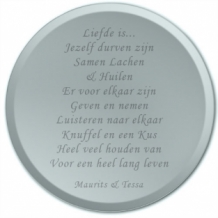 Ronde liefdes spiegel met facet gedicht