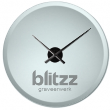 Ronde spiegel klok met logo graveren